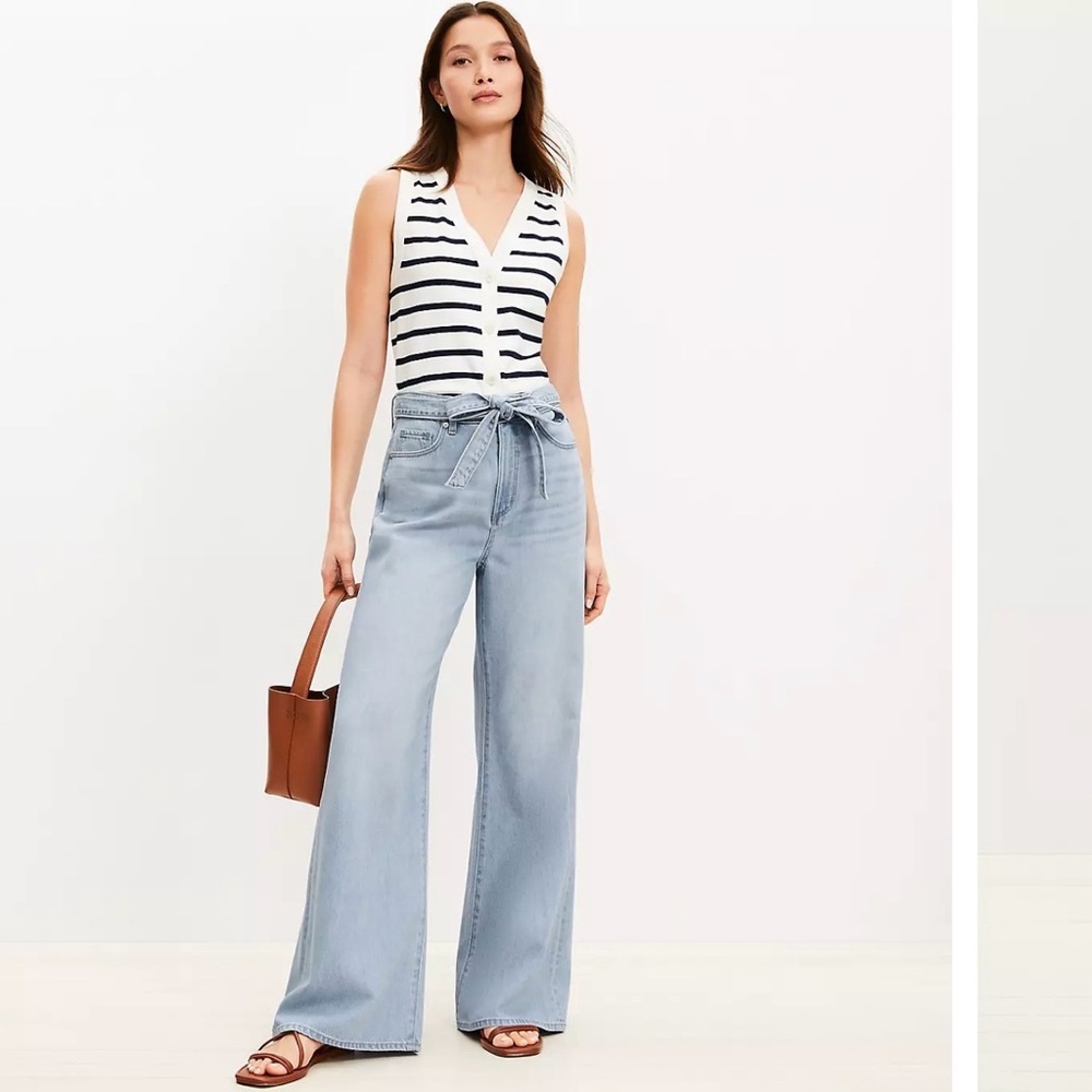 Light Wash Wide-Leg Tie-Waist Women’s Jeans